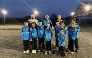 L'entreprise Chaud Froid offre les tenues aux jeunes de l'école de pétanque