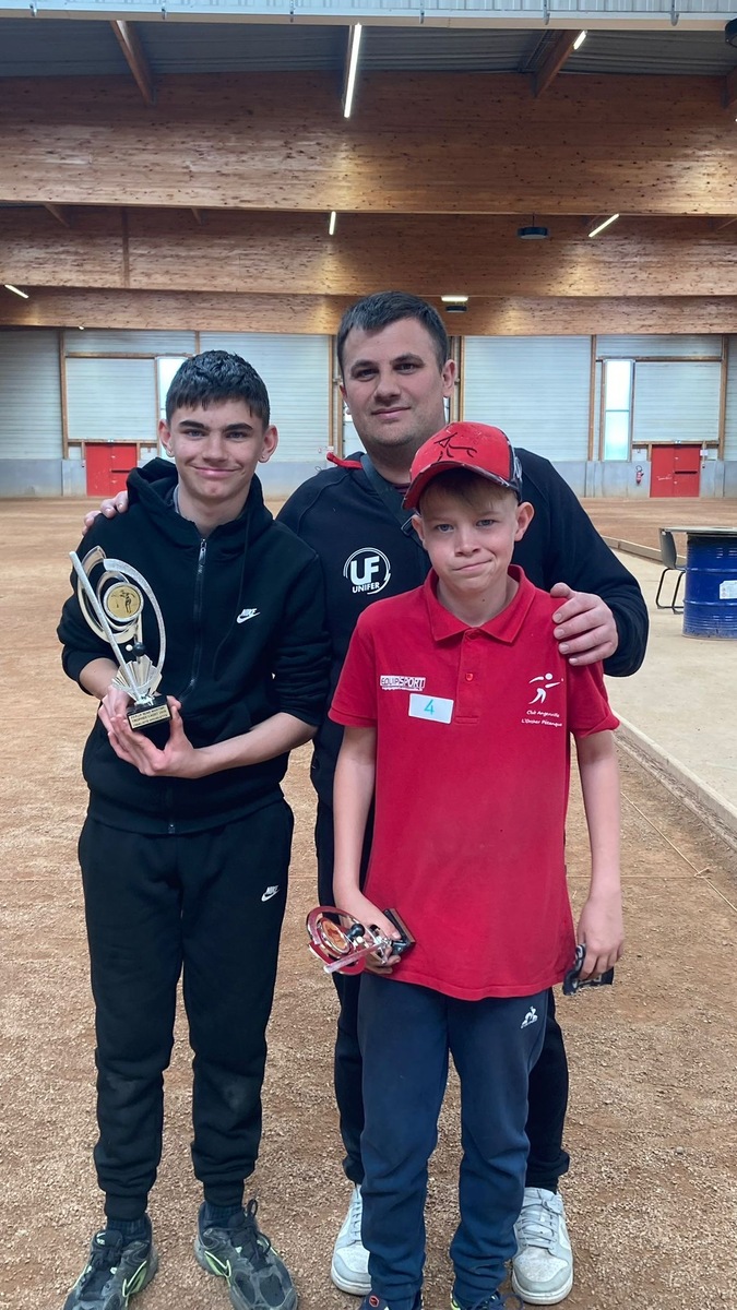 Belle 2ème place de Léo au trophée de pétanque