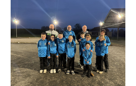 L'entreprise Chaud Froid offre les tenues aux jeunes de l'école de pétanque